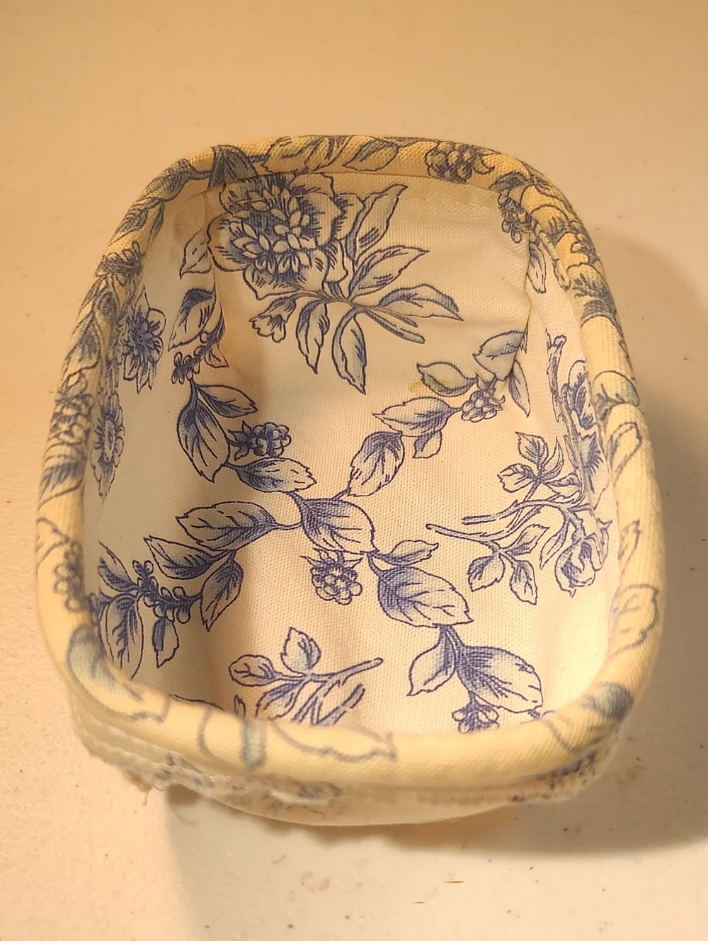Longaberger Parsley Basket,  Plastic Protector And Liner In A Toile Print